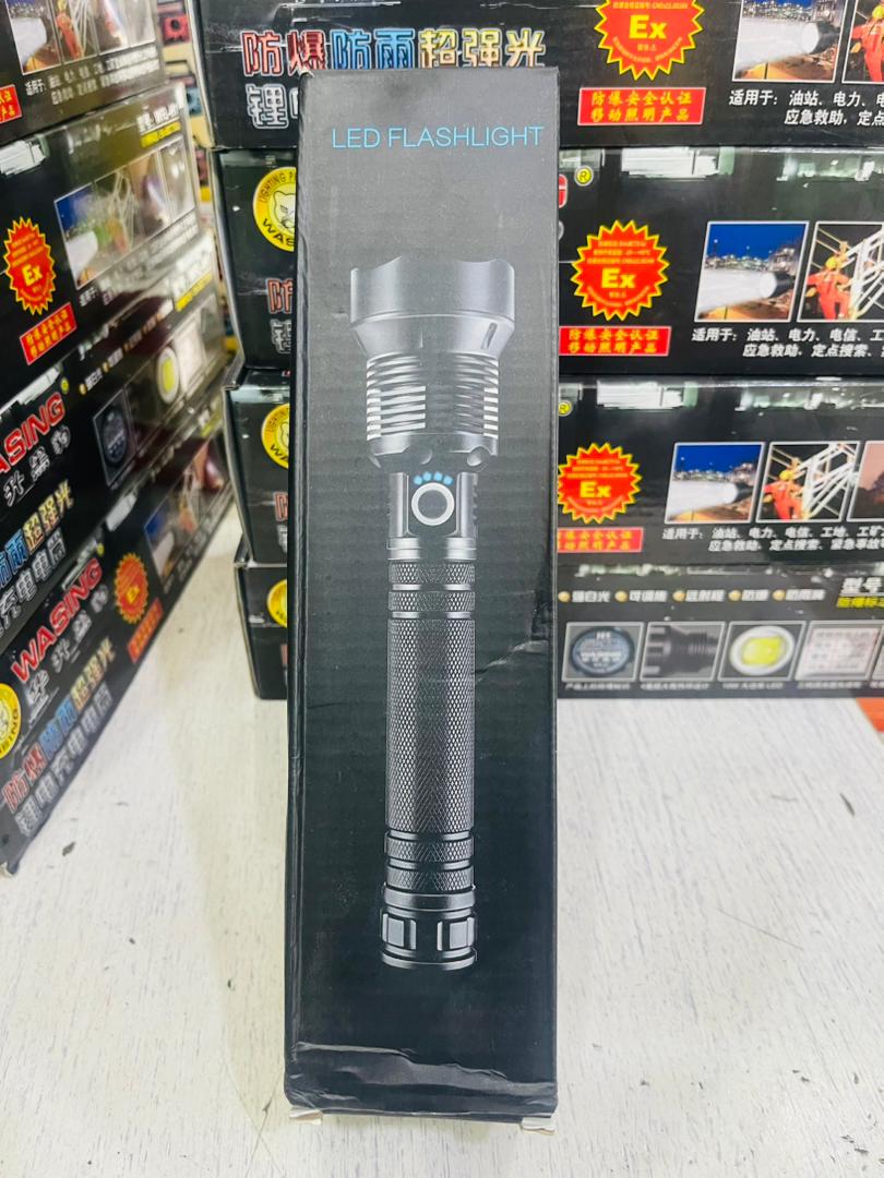 Lampe Torche LED Ultra-Puissante 10000 Lumens